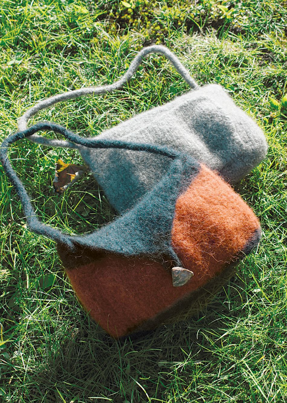 Knitting Patterns Shoulder Purse Felted Knitting  Geo or Deco Rug Wools