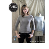 A woman stands wearing a grey knitted sweater with 3/4 sleeves and her hands in her jeans pockets. Behind her, a mannequin is dressed in a similar, figure-flattering sweater with ribbed accents. In the top-left corner, "Chic Knits" is written in a circle, and "Basic Chic Pulli" is displayed at the bottom-right.