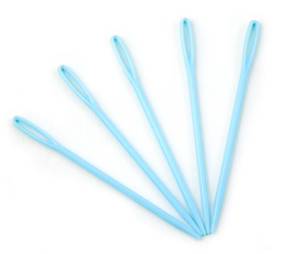 Five light blue Plastic Tapestry Needles 2 3/4" (5) from Accessories Unlimited are arranged in a fan shape, all pointing to the left. These flexible needles are perfect for kids' projects and stand out beautifully against a white background.