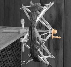 Skein Winder Converting Handle for Umbrella Swifts from Lacis