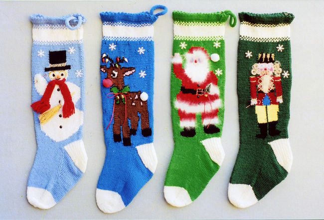 Free knitting patterns: mini knitted christmas stockings