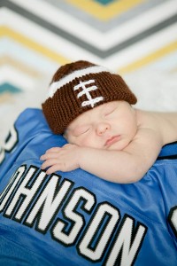 football-hat-baby-knitting-pattern-team-colors