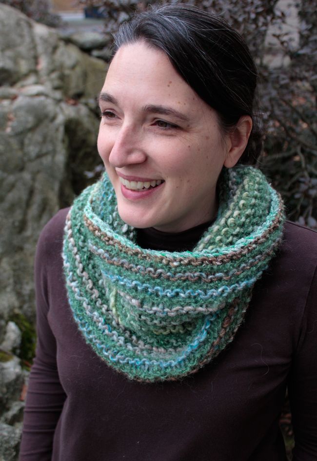 noro-transitions-yarn-cowl-pattern-with-victorian-boucle