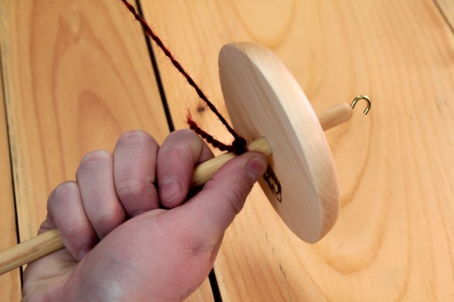 A Beginners Guide to Spinning on a Drop Spindle - Schacht Spindle